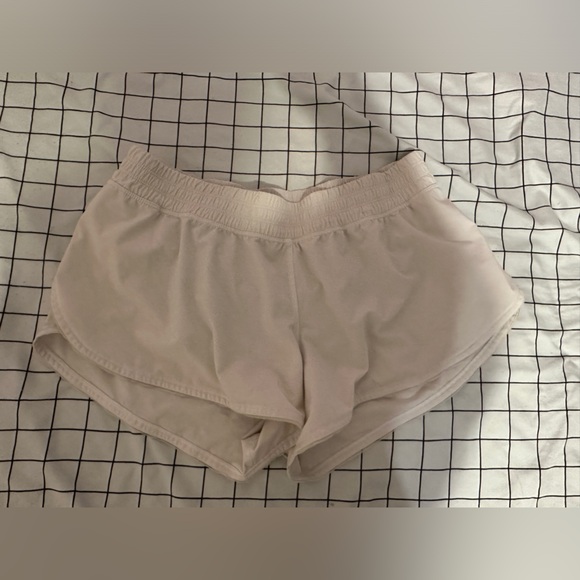 Lululemon White 2.5" Shorts - Picture 1 of 3